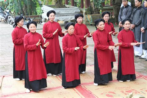   The Xoan Dance: A Celebration of Community and Ancestral Reverence in 17th Century Vietnam!